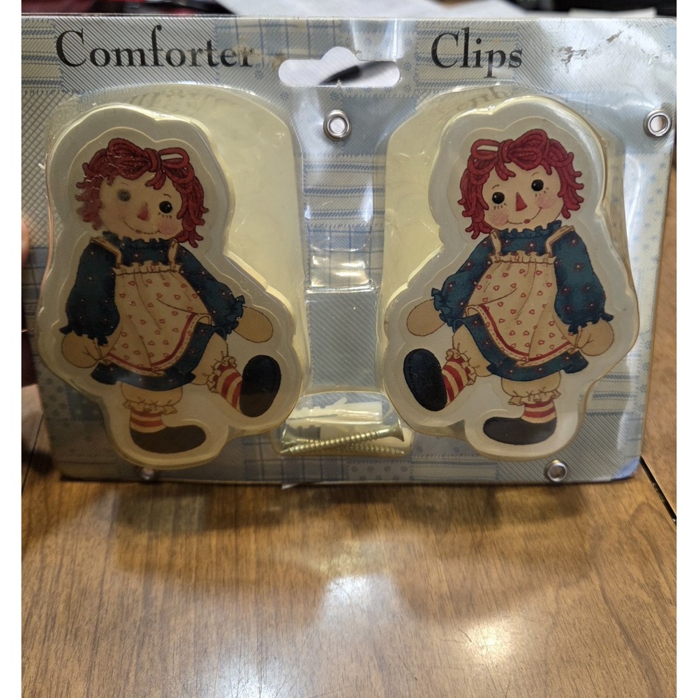 Vintage Raggedy Ann Comforter Clips Wall Decor Hanging Decor